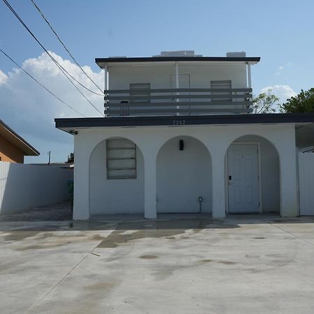 Modern Studio Near Wynwood Майами Экстерьер фото